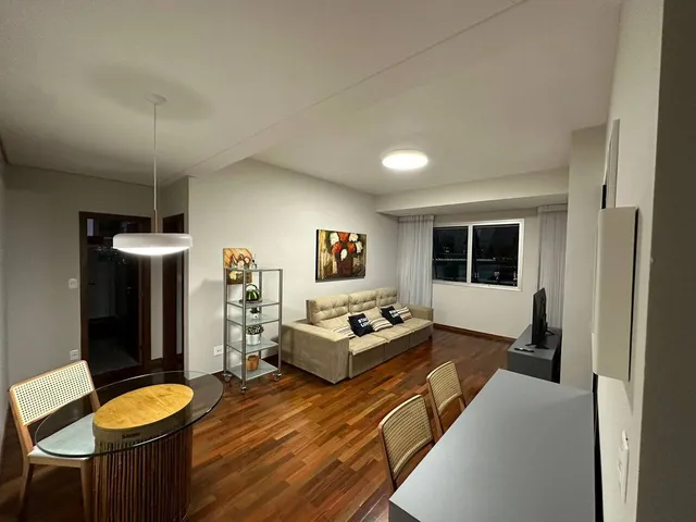 Apartamento bem conservado e iluminado