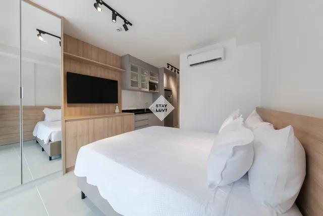 Cozinha de apartamento mobiliado limpa e organizada entre estadias
